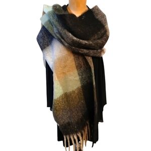 Comfy Warm Fringe End Wrap Around Scarf NWT or Wrap